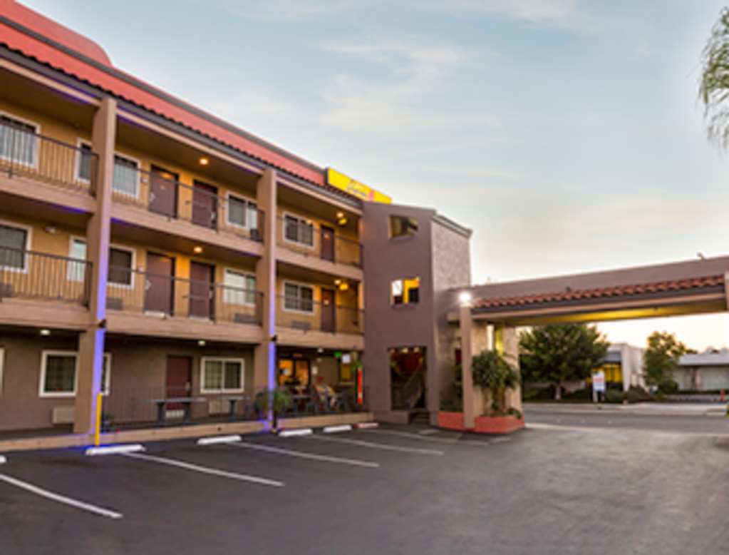 Super 8 By Wyndham El Cajon San Diego Exterior foto